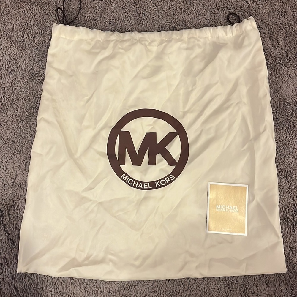 NWOT- Michael Kors small leather Crossbody detachable strap - Picture 5 of 9